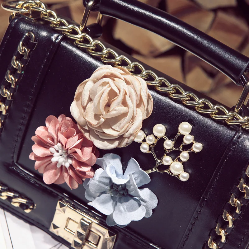 Brand Small Square Bags 2020 Women's Shoulder Messenger Bag Vintage Flowers Leather Metal Lock Chain Casual Purses And Handbags
Brand Small Square Bags 2020 Women's Shoulder Messenger Bag Vintage Flowers Leather Metal Lock Chain Casual Purses And Handbags