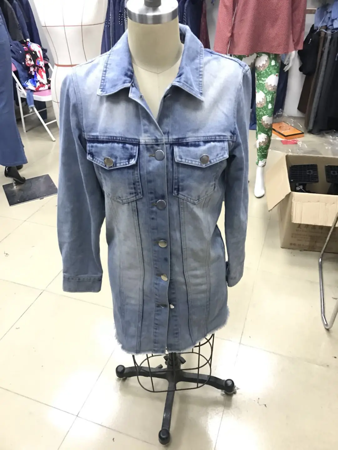 Womens Denim Jacket 2019 Fashion Oversize Loose Long Sleeve Jeans Casual Pocket Windproof Long Jacket
Womens Denim Jacket 2019 Fashion Oversize Loose Long Sleeve Jeans Casual Pocket Windproof Long Jacket