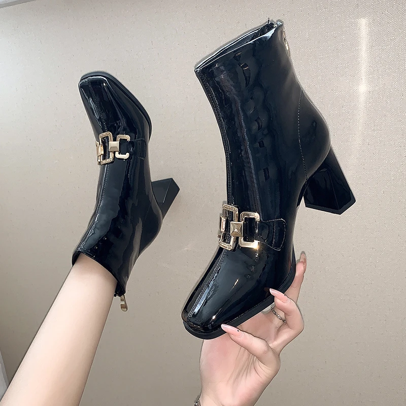 2021 Autumn and Winter New Women's Nude Boots Solid Color Round Toe Square Heel Boots Outdoor Non-slip Comfortable Casual Boots
2021 Autumn and Winter New Women's Nude Boots Solid Color Round Toe Square Heel Boots Outdoor Non-slip Comfortable Casual Boots