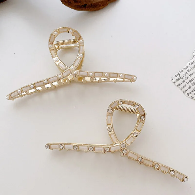 Korea INS Alloy Hair Clips For Women Girls Streamer Pearl Rhinestone Hair Catch Back Head Hair Shark Clips Ornament Catch Clips
Korea INS Alloy Hair Clips For Women Girls Streamer Pearl Rhinestone Hair Catch Back Head Hair Shark Clips Ornament Catch Clips