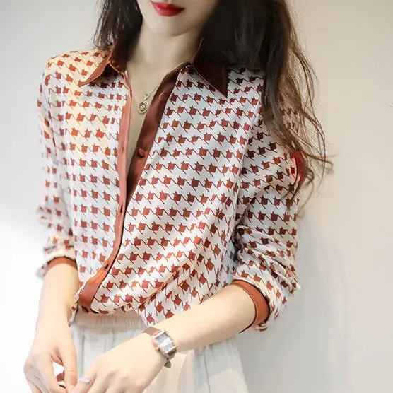 Women's long-sleeved shirts all-match spring 2021 new fashion plaid shirt women's loose fashion spring and autumn tops
Women's long-sleeved shirts all-match spring 2021 new fashion plaid shirt women's loose fashion spring and autumn tops