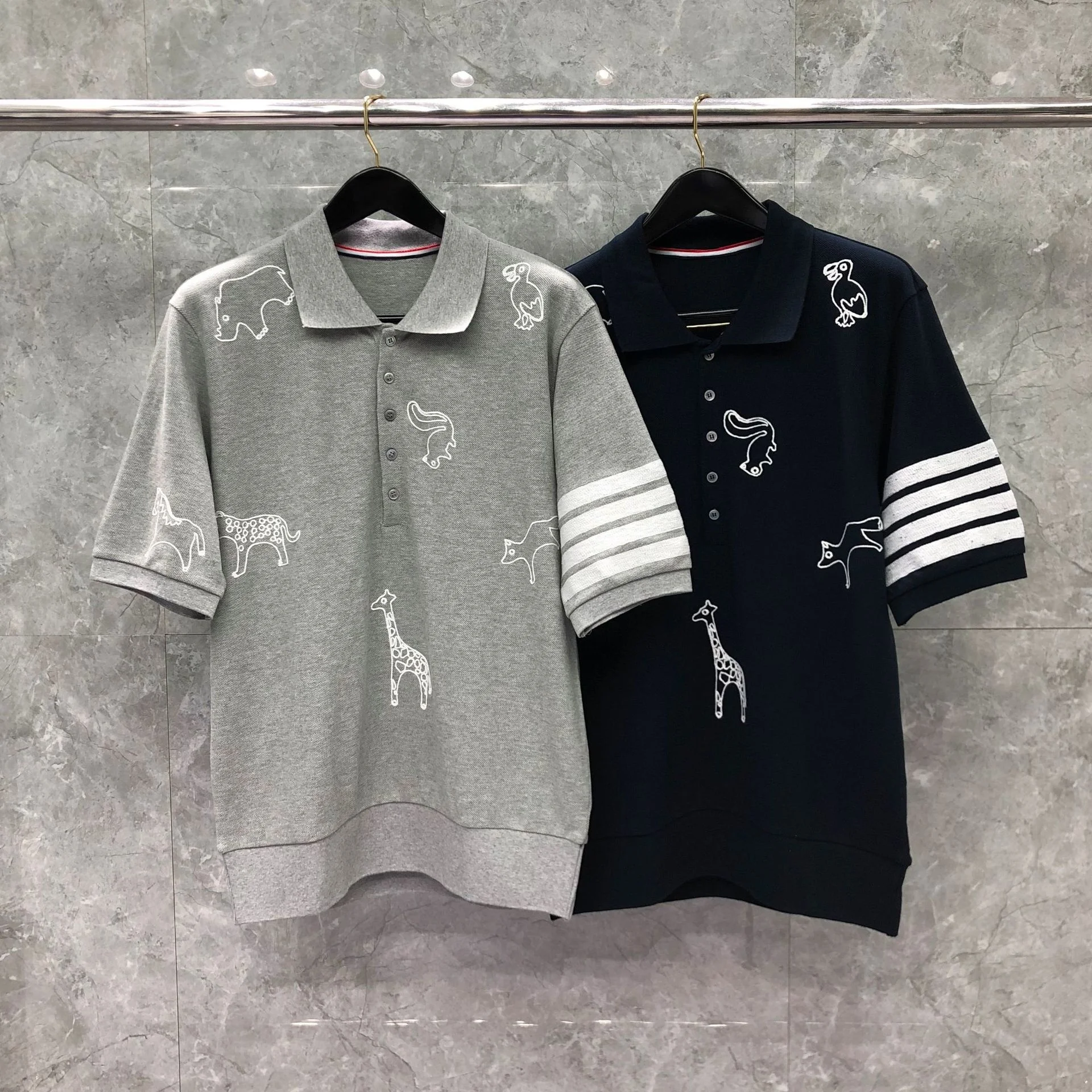 2022 Fashion Brand Polo Shirts Men Casual Cotton Polo shirt Striped Summer Short Sleeve Animal Pattern Polo Clothing
2022 Fashion Brand Polo Shirts Men Casual Cotton Polo shirt Striped Summer Short Sleeve Animal Pattern Polo Clothing