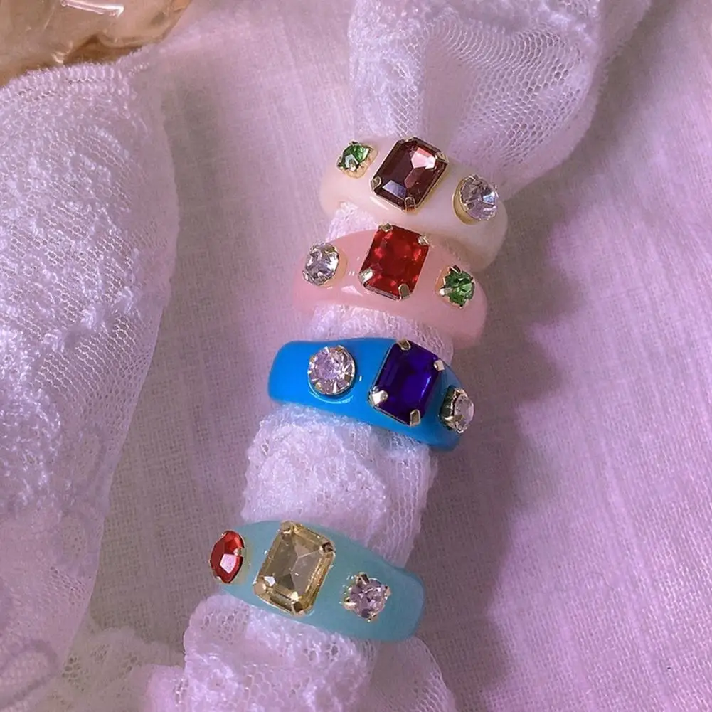1 Set Simple Ring Skin-friendly Non-scratching Arcylic All Match Rhinestone Finger Ring for Daily Wear
1 Set Simple Ring Skin-friendly Non-scratching Arcylic All Match Rhinestone Finger Ring for Daily Wear
