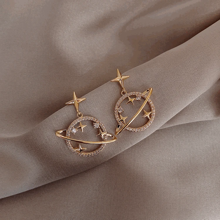 New 2021 Fashion Trend Gold Color Planet Stud Earrings for Women Rhinestone Saturn Earring Female Jewelry Gift
New 2021 Fashion Trend Gold Color Planet Stud Earrings for Women Rhinestone Saturn Earring Female Jewelry Gift