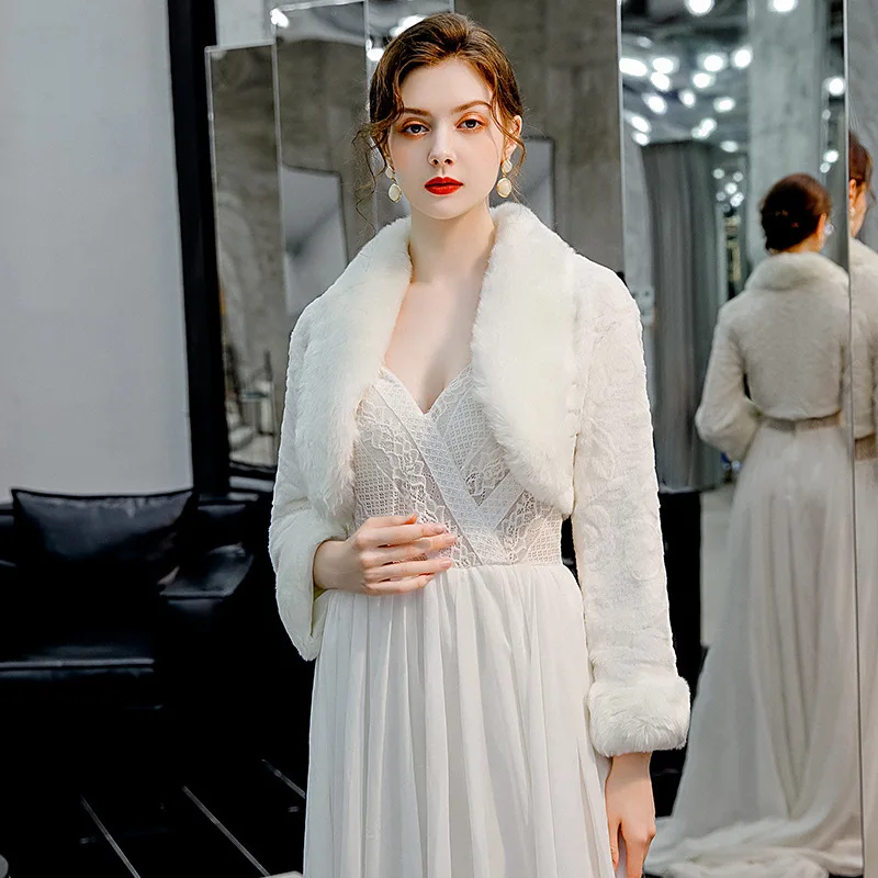 Long Sleeves Wedding Shawl Jacket High Neck Bridal Wrap Stole Shawl Long Sleeve Evening Party Cape Shrug Princess Thickened Warm
Long Sleeves Wedding Shawl Jacket High Neck Bridal Wrap Stole Shawl Long Sleeve Evening Party Cape Shrug Princess Thickened Warm