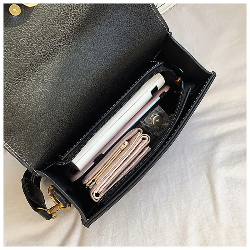 Bag for women 2020 new European American fashion retro lion head rivet portable crossbody shoulder bag luxury designer bag trend
Bag for women 2020 new European American fashion retro lion head rivet portable crossbody shoulder bag luxury designer bag trend