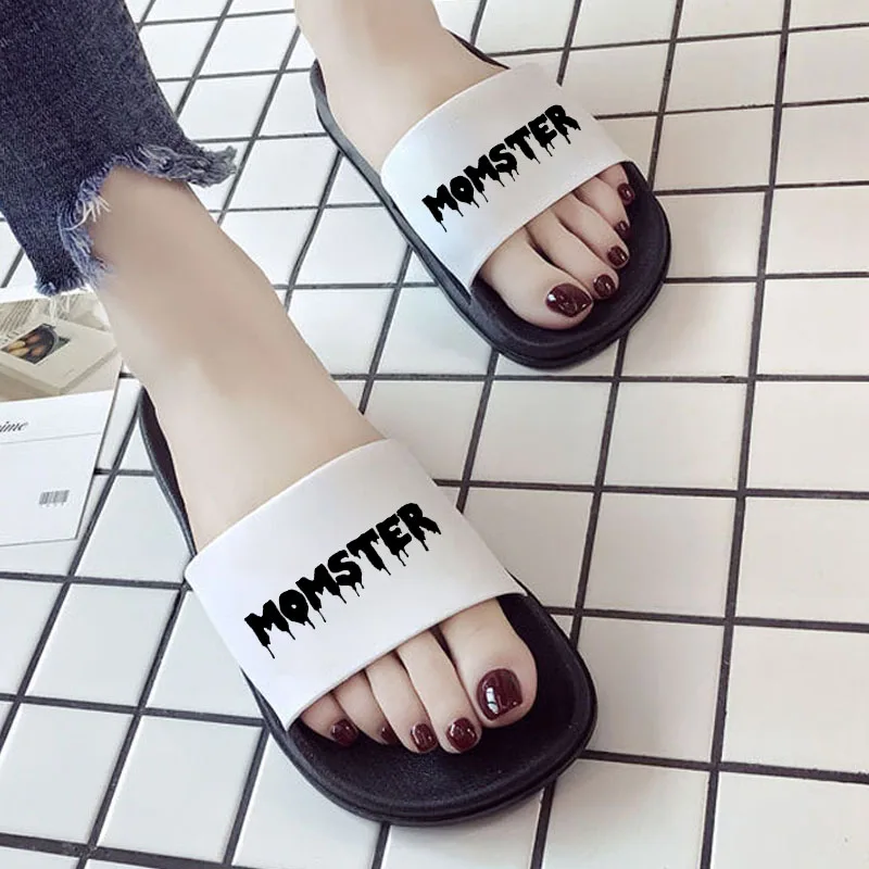 Momster Letter Pring Fashion Women Summer Slippers home indoor slippers Fashion Pattern Vouge Printed Shoes
Momster Letter Pring Fashion Women Summer Slippers home indoor slippers Fashion Pattern Vouge Printed Shoes
