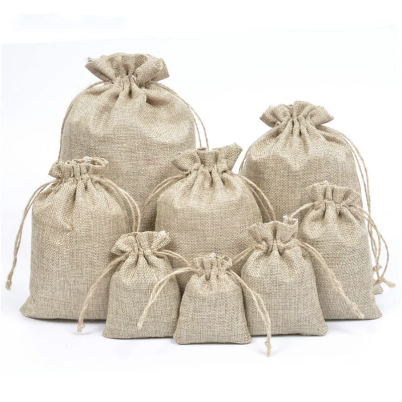 50pcs/lot Natural Burlap Linen Jute Drawstring Gift Bags Sacks Party Favors Packaging Bag Wedding Candy Gift Bags Party Supplies
50pcs/lot Natural Burlap Linen Jute Drawstring Gift Bags Sacks Party Favors Packaging Bag Wedding Candy Gift Bags Party Supplies