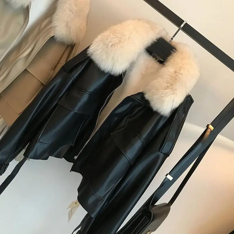 Woman Jacket black plus velvet thick leather detachablefur fur collar Motorcycle warm Jackets Korean Fashion Woman clothes
Woman Jacket black plus velvet thick leather detachablefur fur collar Motorcycle warm Jackets Korean Fashion Woman clothes