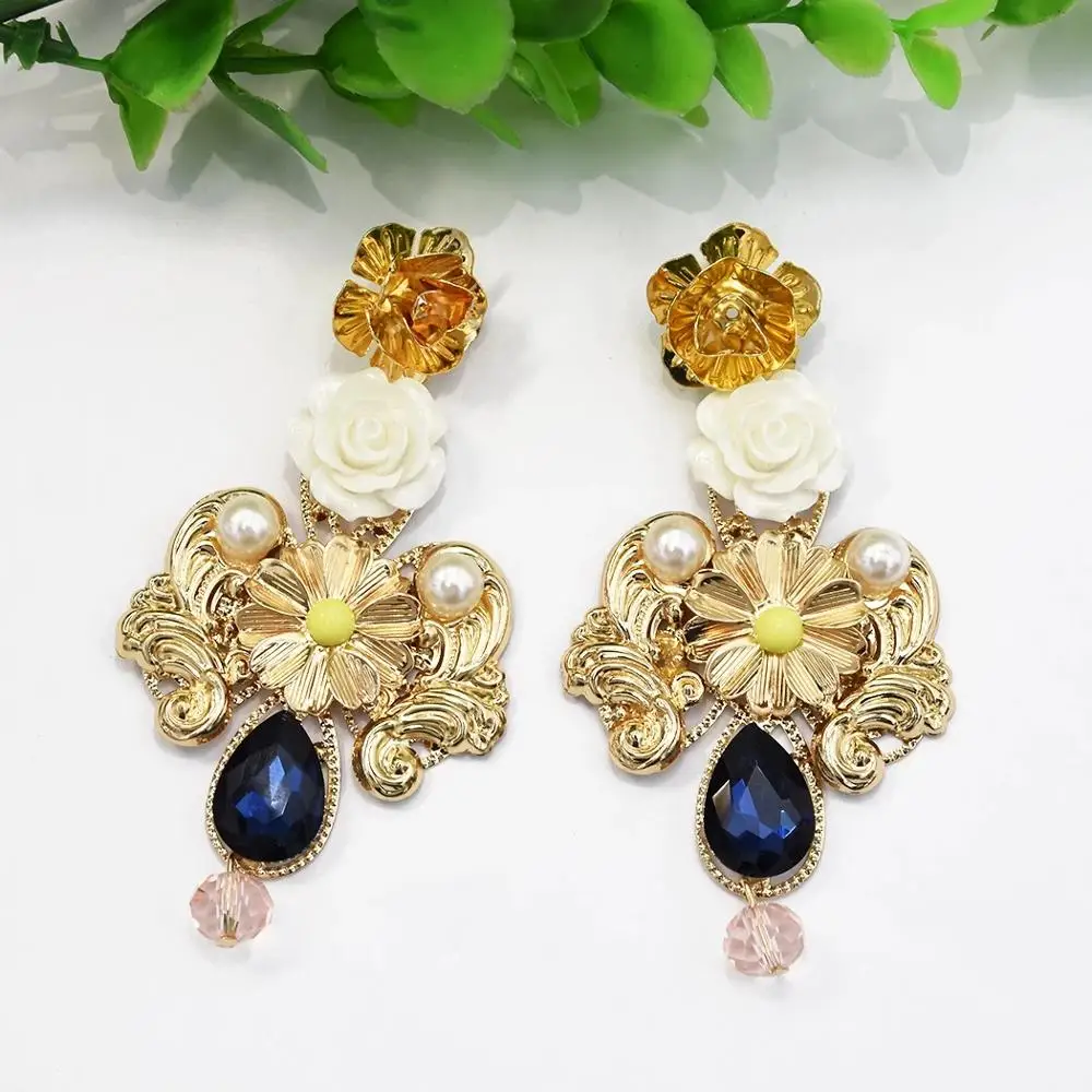 Korean personality wild Gold Metal Flower Drop Earrings for Women Bridal Baroque Style Pearl Red Blue Crystal Earring Wedding Pa
Korean personality wild Gold Metal Flower Drop Earrings for Women Bridal Baroque Style Pearl Red Blue Crystal Earring Wedding Pa