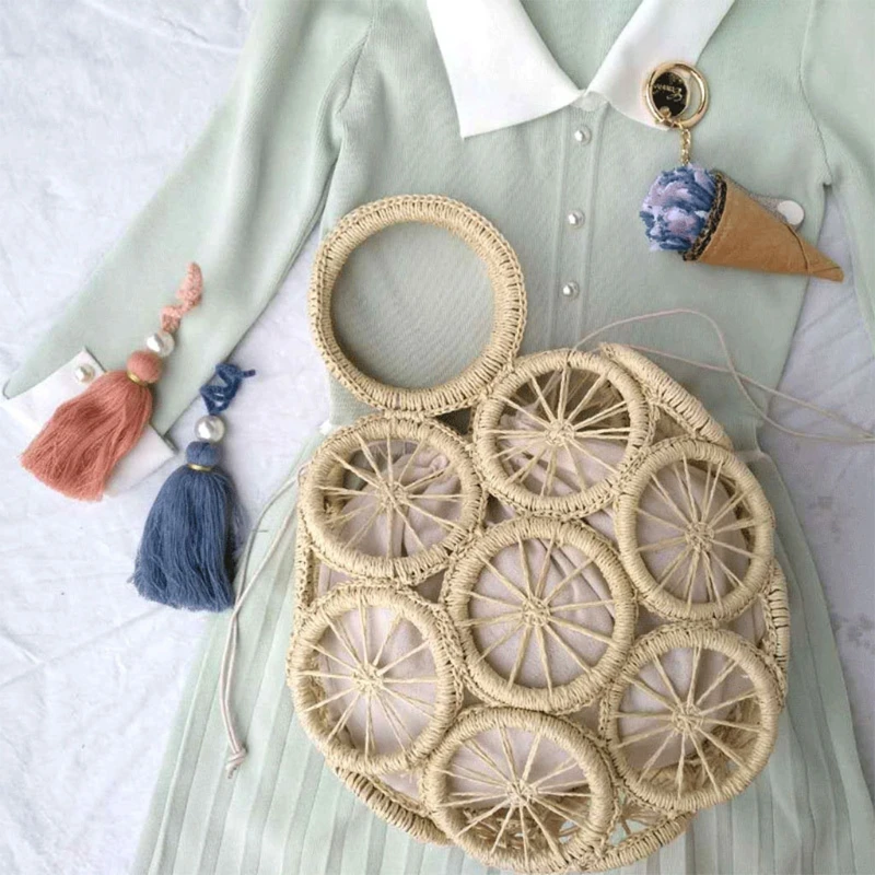 D0LF Straw Woven Handbag Rattan Round Tote Bag Top-handle Hollow Clutch Bags Retro Summer Beach Wicker Bag Trendy Photo Props
D0LF Straw Woven Handbag Rattan Round Tote Bag Top-handle Hollow Clutch Bags Retro Summer Beach Wicker Bag Trendy Photo Props
