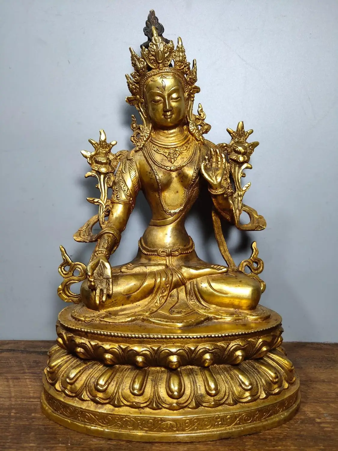 12" Tibet Buddhism Temple bronze Gilt White Tara Bodhisattva Statue Avalokitesvara statue Amitabha statue Enshrine the Buddha
12" Tibet Buddhism Temple bronze Gilt White Tara Bodhisattva Statue Avalokitesvara statue Amitabha statue Enshrine the Buddha