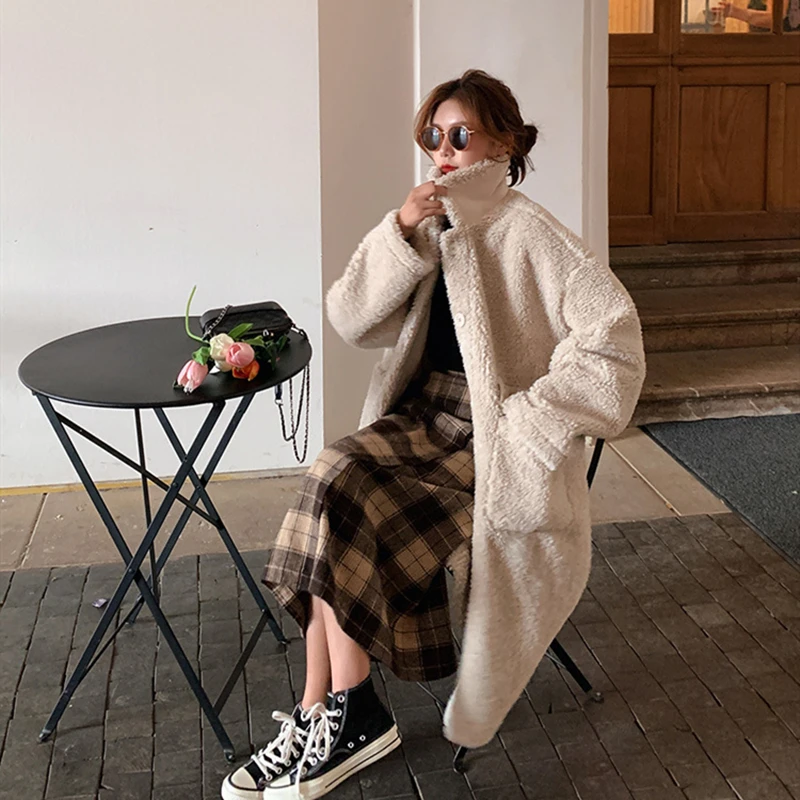 2020 New Vintage O-neck Women Long Wool Blend Coat Wide-waisted Cashmere Jacket Single Breasted Pockets Solid Slim Ladies Coats
2020 New Vintage O-neck Women Long Wool Blend Coat Wide-waisted Cashmere Jacket Single Breasted Pockets Solid Slim Ladies Coats