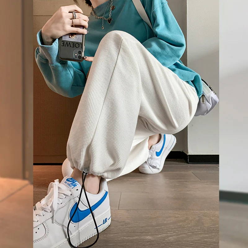 White Track Pants Women's Spring and Autumn Waffle Sweatpants Drawstring Ankle-Tied Bloomers 2021 New Loose Casual Pants
White Track Pants Women's Spring and Autumn Waffle Sweatpants Drawstring Ankle-Tied Bloomers 2021 New Loose Casual Pants