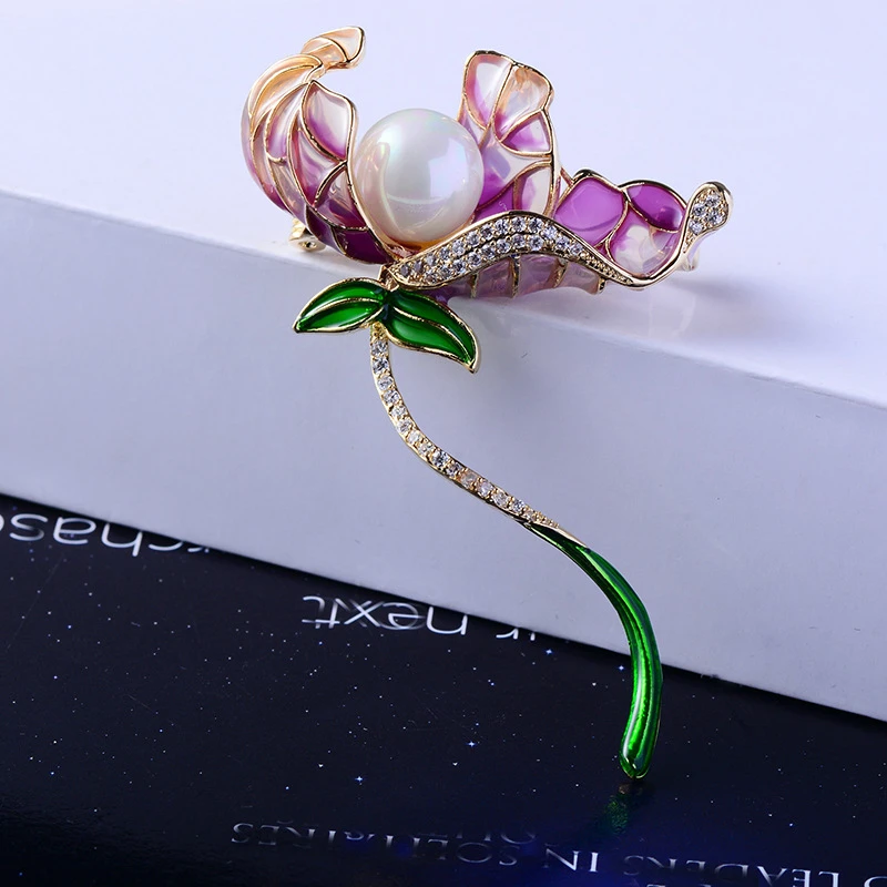 

Beautiful Lotus Brooches for Women Flower Enamel Pins Fashion Bouquet Clothes Brooch Wedding Jewelry Vintage Broches Xmas Gift