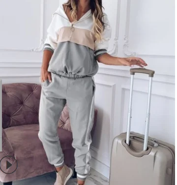 Hot sale 2021 European and American women stitching hoodie fashion suit casual sports suit two-piece sports suit women
Hot sale 2021 European and American women stitching hoodie fashion suit casual sports suit two-piece sports suit women
