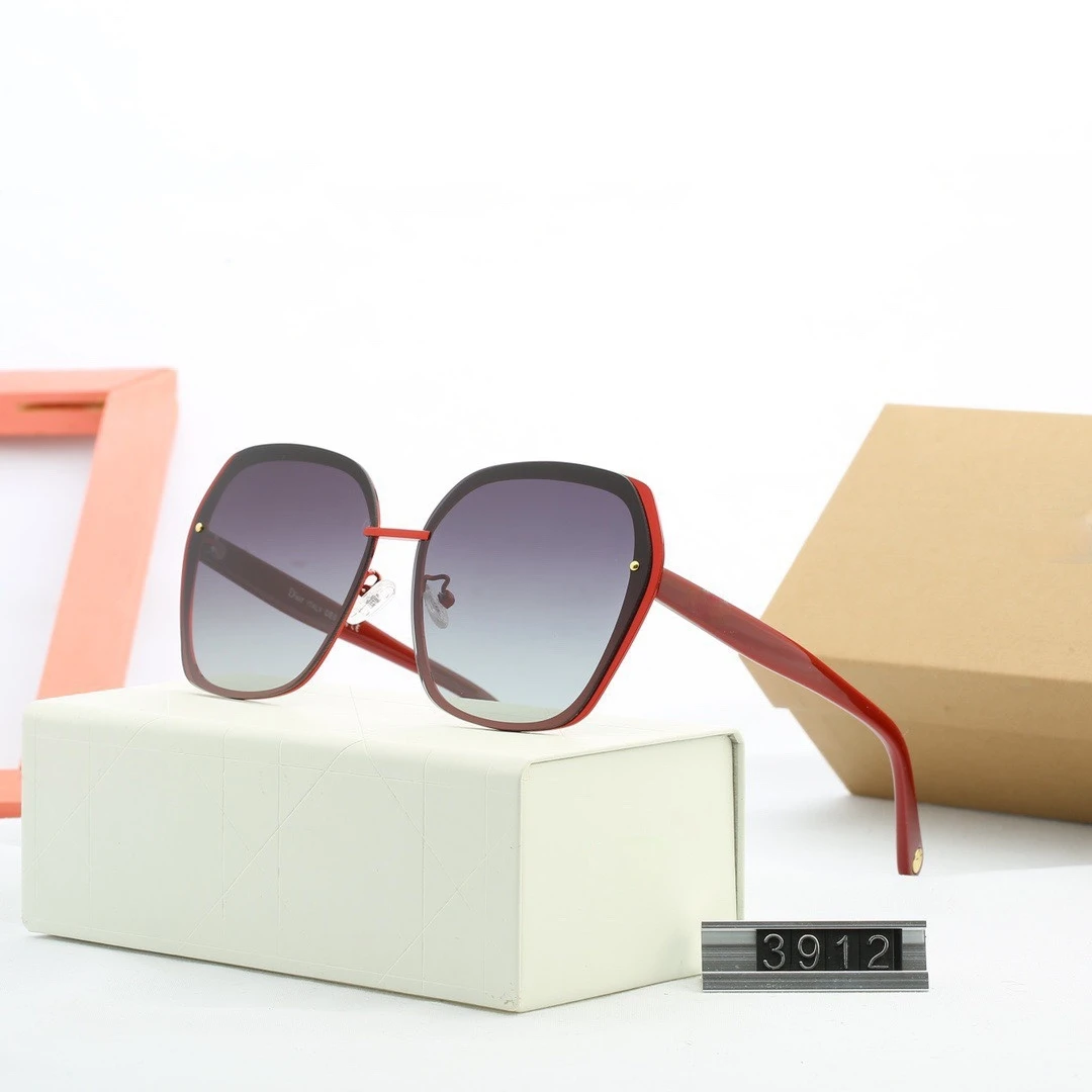2021 Brand Sunglasses women men Brand designer Good Quality Fashion metal Oversized vintage female male UV400 with box
2021 Brand Sunglasses women men Brand designer Good Quality Fashion metal Oversized vintage female male UV400 with box
