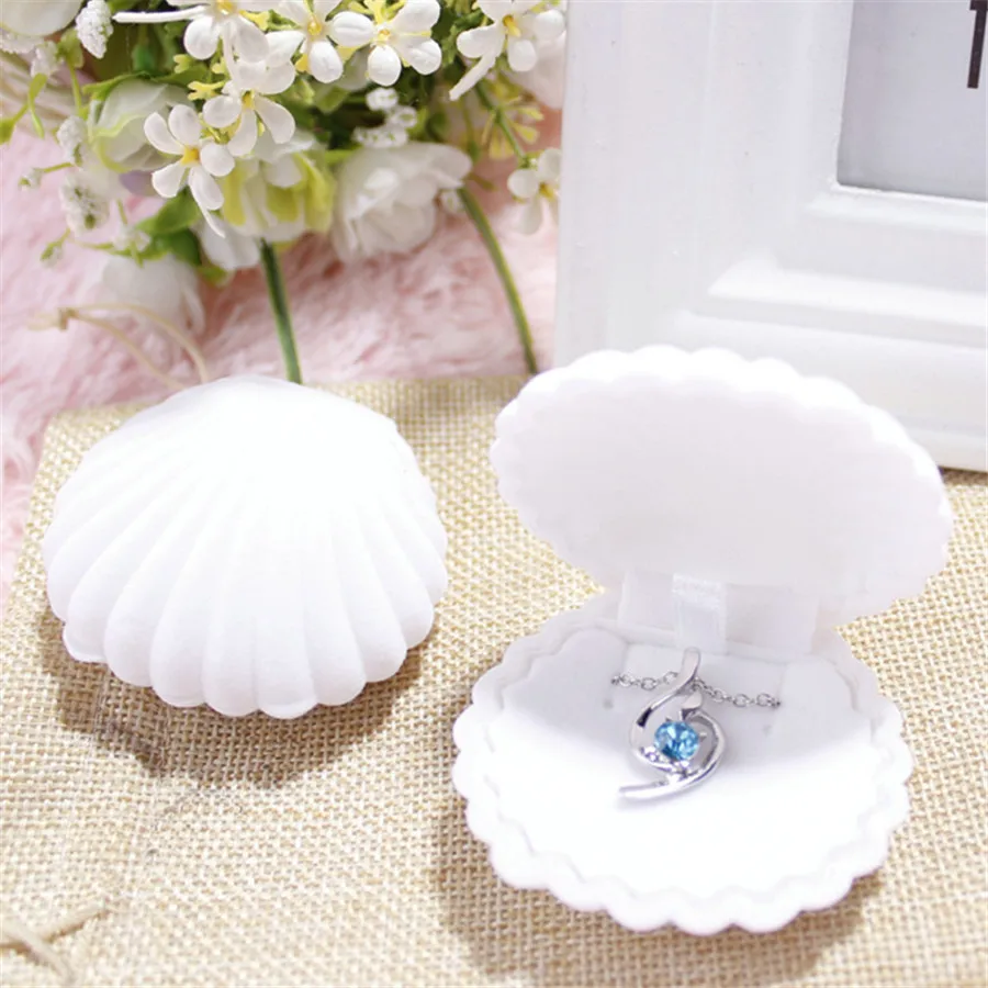 1 Piece Shell Shape Box Lovely Velvet Wedding Engagement Ring Boxes For Earrings Necklace Bracelet Jewelry Display Gift Holder
1 Piece Shell Shape Box Lovely Velvet Wedding Engagement Ring Boxes For Earrings Necklace Bracelet Jewelry Display Gift Holder