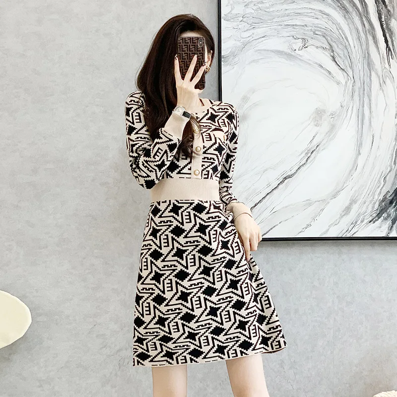 Temperament Small Fragrant Wind Knitted Dress Women 2021 Autumn And Winter New Round Neck Fashion Thin A-Line Sweater Skirt
Temperament Small Fragrant Wind Knitted Dress Women 2021 Autumn And Winter New Round Neck Fashion Thin A-Line Sweater Skirt