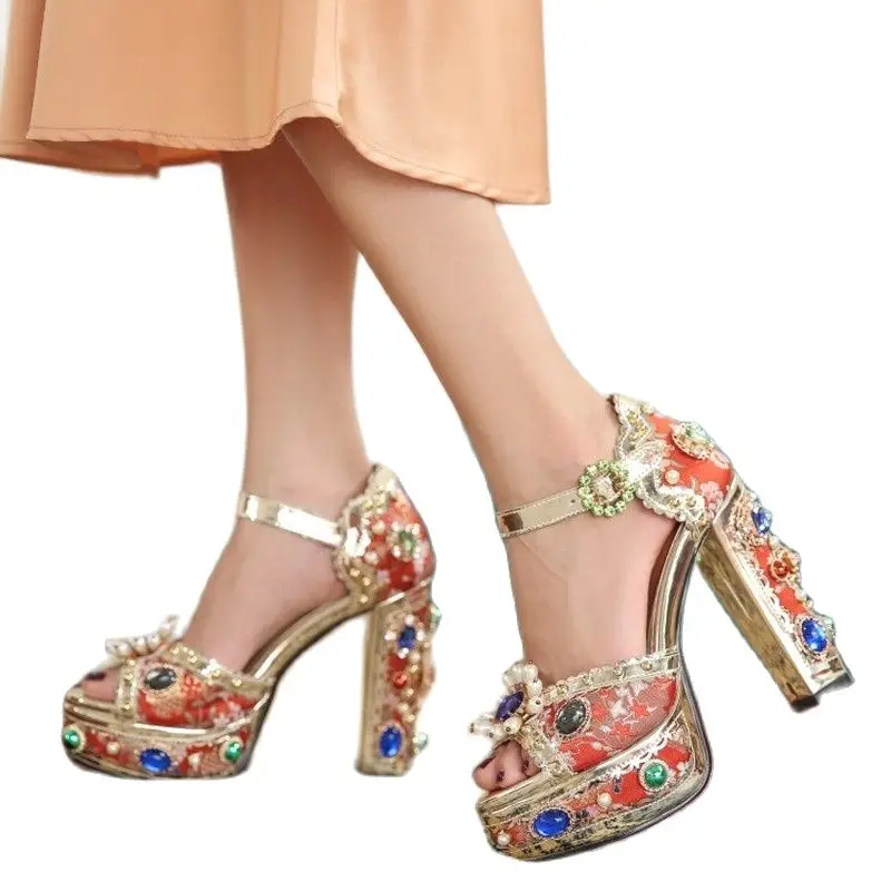2021 New Exotic Women's Embroidered Rhinestone Sandals Thick Heel Rhinestone Pearl Platform Wedding Shoes Women Plus Size 34--43
2021 New Exotic Women's Embroidered Rhinestone Sandals Thick Heel Rhinestone Pearl Platform Wedding Shoes Women Plus Size 34--43