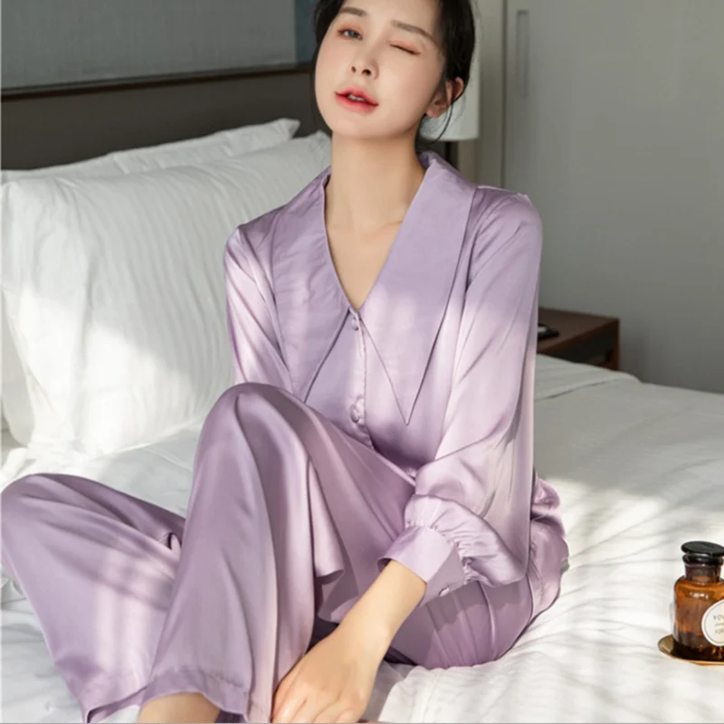 2021 spring and autumn ice silk pure color pajamas women's simple and cute doll collar home service pink purple pajamas suit
2021 spring and autumn ice silk pure color pajamas women's simple and cute doll collar home service pink purple pajamas suit