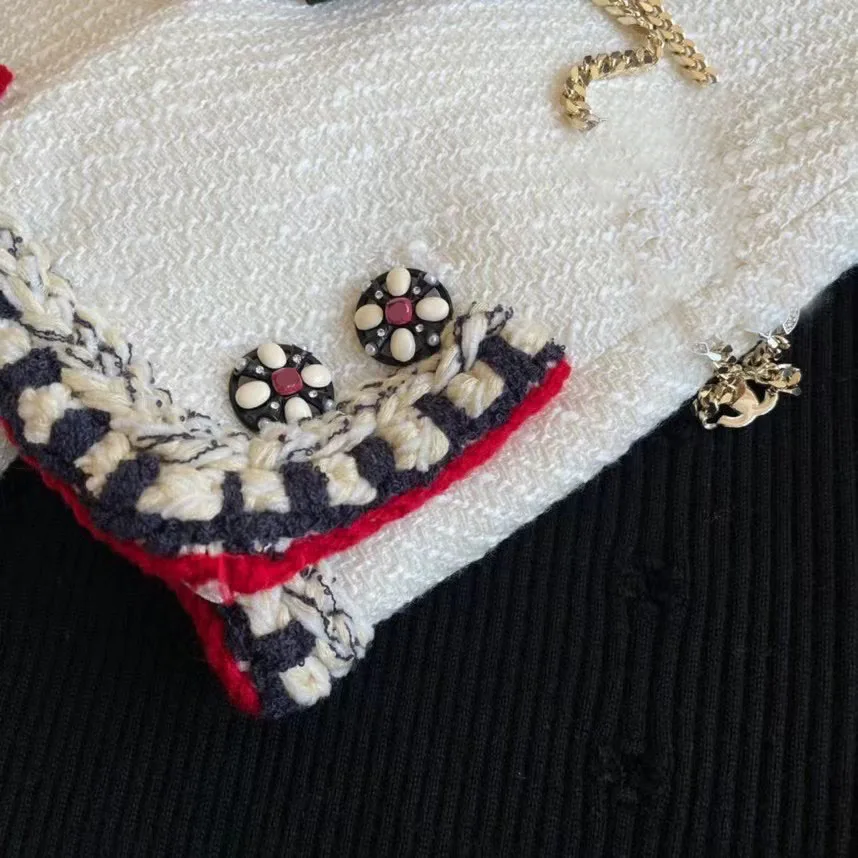White Tweed Jackets Women Top Quality Weave Red Edge Four Pocket Slim Jackets Luxury Brand Lapel Long Sleeve Jackets Autumn 2021
White Tweed Jackets Women Top Quality Weave Red Edge Four Pocket Slim Jackets Luxury Brand Lapel Long Sleeve Jackets Autumn 2021