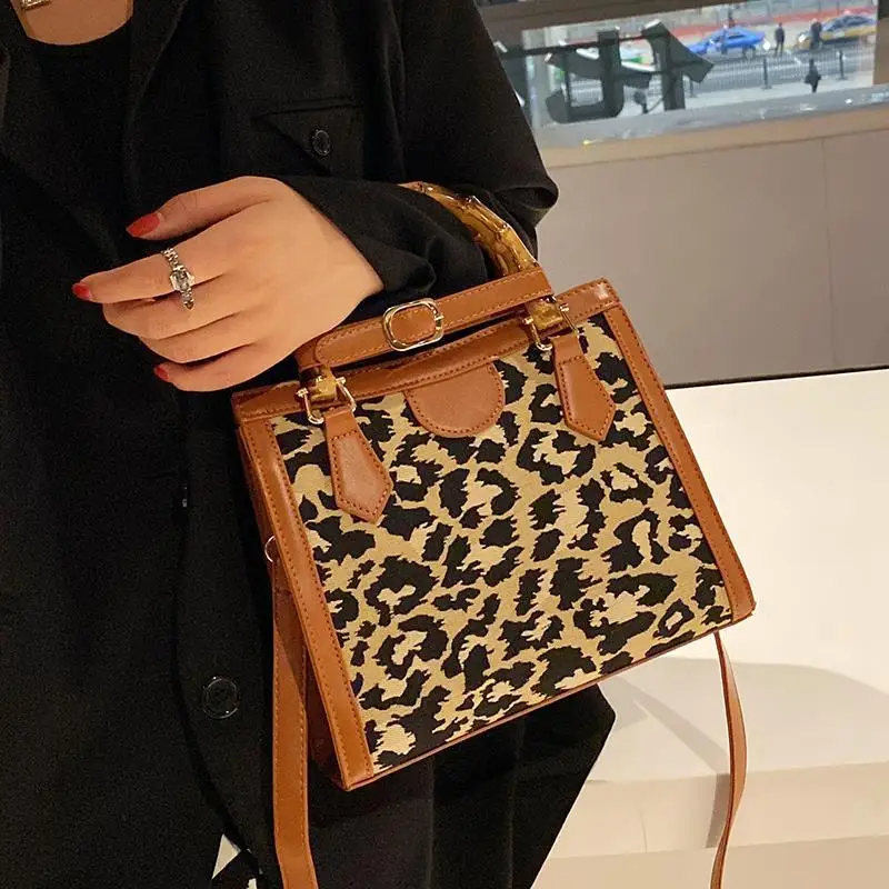 High Sense of Small Square Bag Niche Design 2021 Autumn and Winter New Leopard Crossbody Bag Bamboo Hand Single Shoulder Bag
High Sense of Small Square Bag Niche Design 2021 Autumn and Winter New Leopard Crossbody Bag Bamboo Hand Single Shoulder Bag