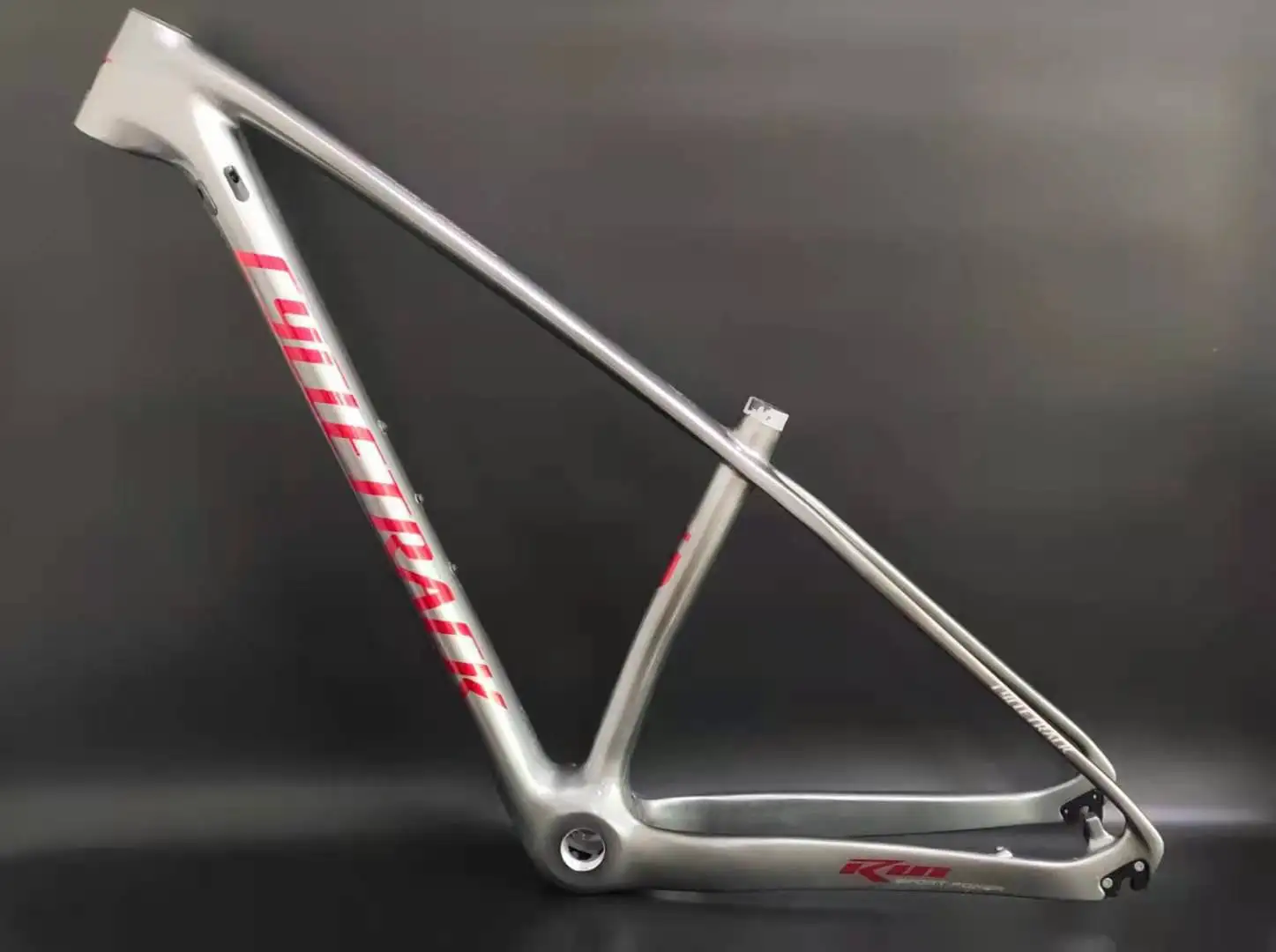 Горный 29 дюймовый горный велосипед из углеродного волокна, шасси для пересеченной местности
Горный 29 дюймовый горный велосипед из углеродного волокна, шасси для пересеченной местности