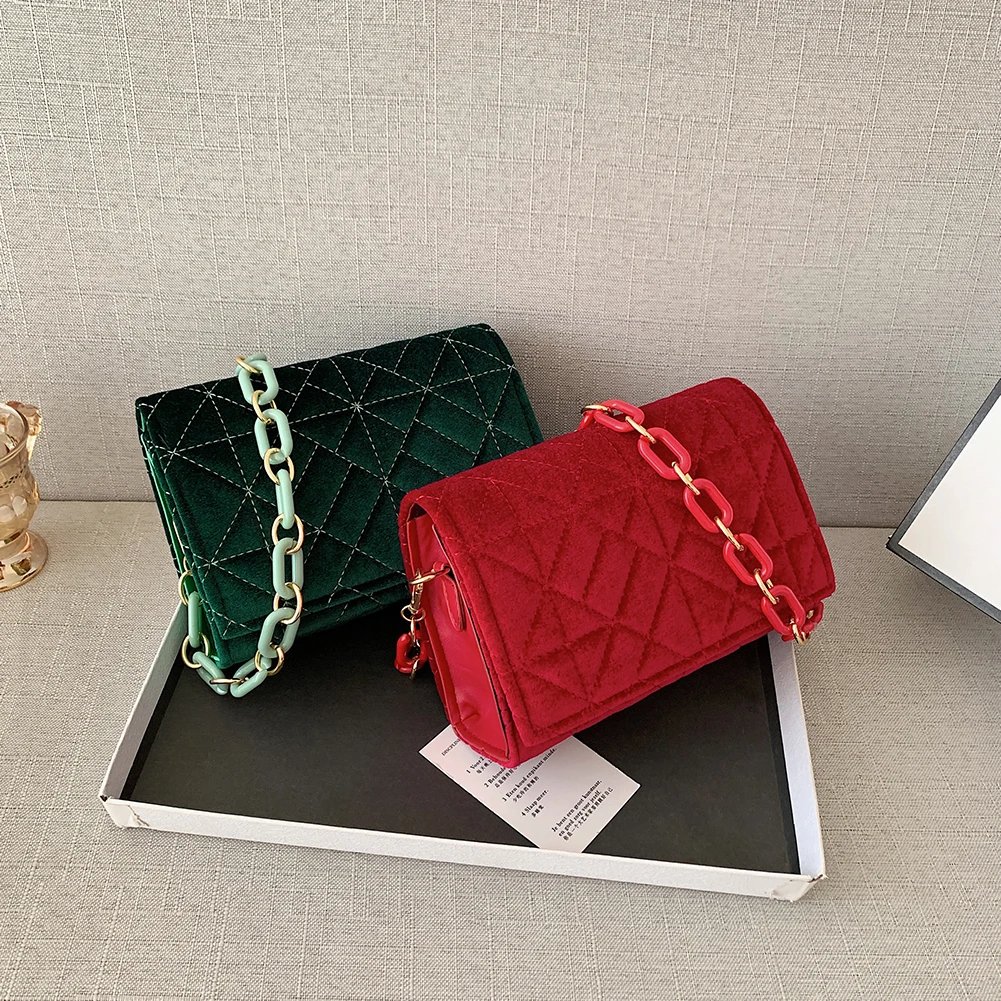 Retro Women Shoulder Bag Creative Thread Quilted Lattice Underarm Bag Thick Chain Pure Color Ladies Temperament Handbags
Retro Women Shoulder Bag Creative Thread Quilted Lattice Underarm Bag Thick Chain Pure Color Ladies Temperament Handbags