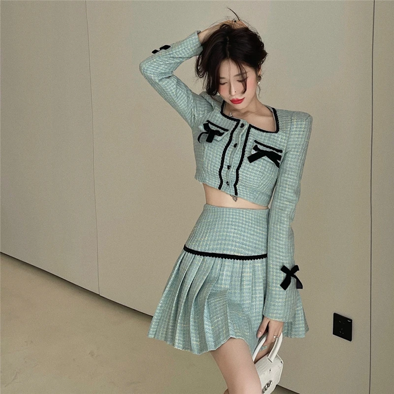 Autumn Women's Two-piece French Square Collar Small Fragrant Tweed Bow Short Coat + A-line Pleated Mini Skirt Festival Clothing
Autumn Women's Two-piece French Square Collar Small Fragrant Tweed Bow Short Coat + A-line Pleated Mini Skirt Festival Clothing