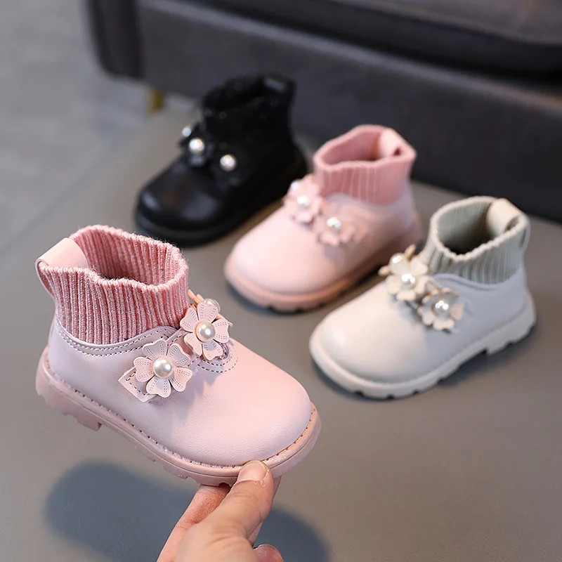 Baby Princess Shoes and Fleecy Cotton Ankle Boots 1-3 Year Old Little Girls Leather Shoes with Floral Soles and Soft Cotton Shoe
Baby Princess Shoes and Fleecy Cotton Ankle Boots 1-3 Year Old Little Girls Leather Shoes with Floral Soles and Soft Cotton Shoe