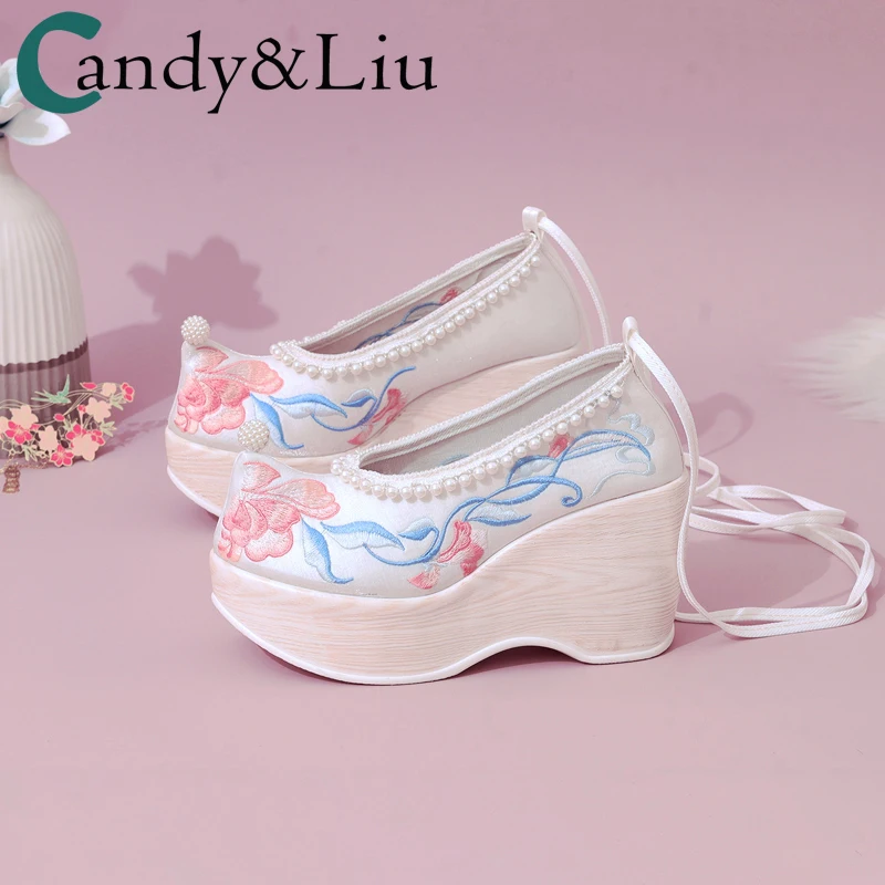 Ancient embroidered shoes elegant pearl accessories ancient dress shoes raised head Bow Shoes super high heel shoes
Ancient embroidered shoes elegant pearl accessories ancient dress shoes raised head Bow Shoes super high heel shoes