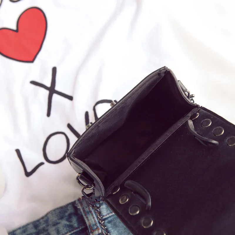 latest women shoulder bag crossbody messenger bag chain square box shape with cartoon flower small fashion handbag bag for girls
latest women shoulder bag crossbody messenger bag chain square box shape with cartoon flower small fashion handbag bag for girls