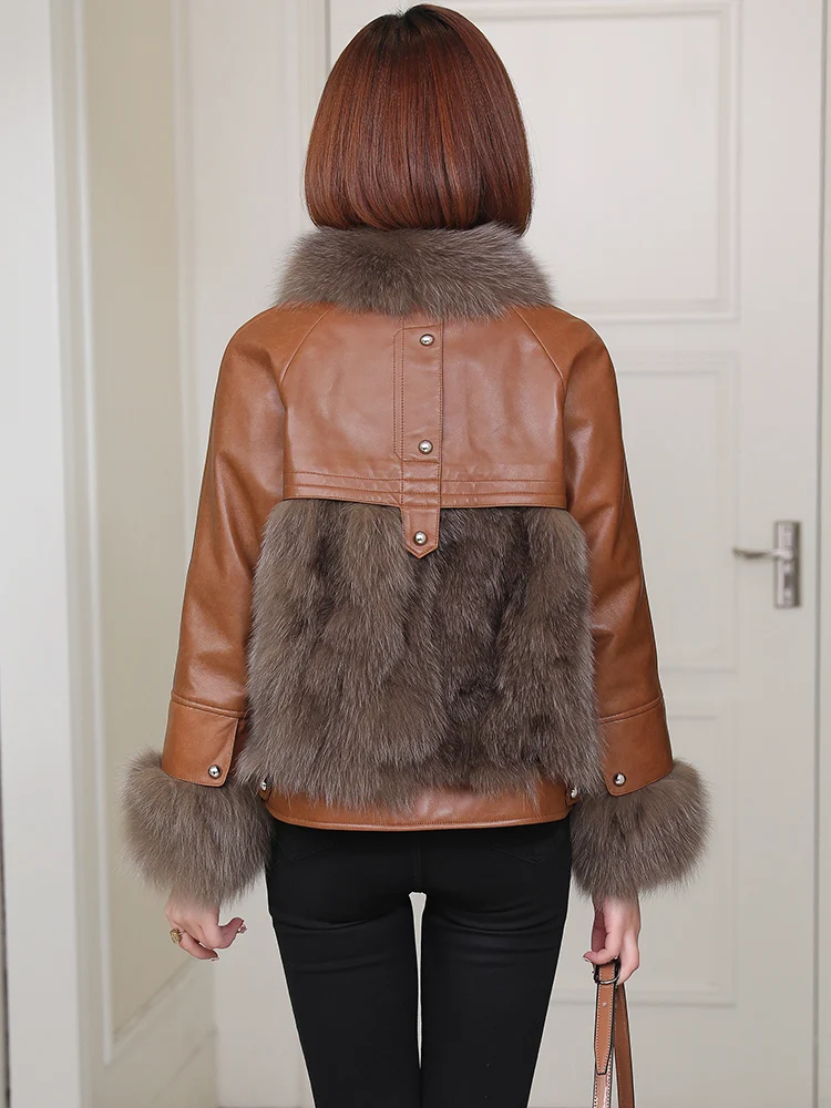 Haining fox fur grass coat women short style 2020 winter fashion new splicing fur integrated leather fur coat
Haining fox fur grass coat women short style 2020 winter fashion new splicing fur integrated leather fur coat