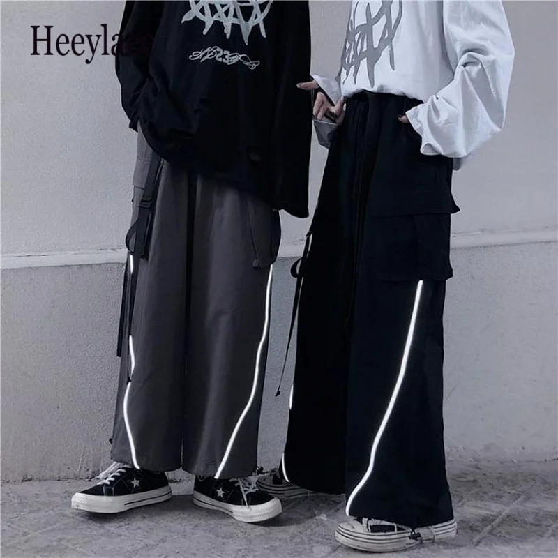 Брюки-карго женские в стиле панк Techwear, модные штаны в Корейском стиле, светоотражающие Джоггеры в стиле оверсайз, спортивные мешковатые Шир... 
Брюки-карго женские в стиле панк Techwear, модные штаны в Корейском стиле, светоотражающие Джоггеры в стиле оверсайз, спортивные мешковатые Шир...