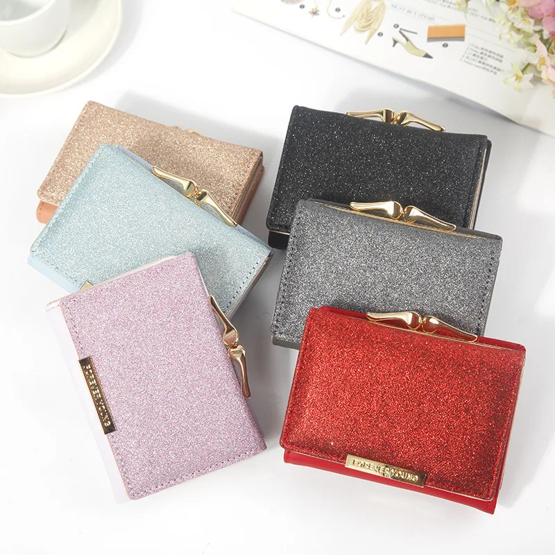 2021 Ladies Wallet Short Card Holder Fashion Ladies 6 Color Sequins Tri-fold PU Leather Wallet Classic Metal Button Coin Purse
2021 Ladies Wallet Short Card Holder Fashion Ladies 6 Color Sequins Tri-fold PU Leather Wallet Classic Metal Button Coin Purse