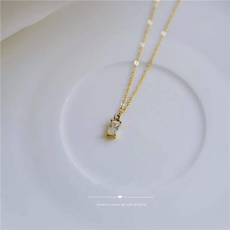 2021 French Small Square Diamond Pendant 14k Gold Plating Necklace For Women Fashion Shiny Clavicle Chain Jewelry Gift
2021 French Small Square Diamond Pendant 14k Gold Plating Necklace For Women Fashion Shiny Clavicle Chain Jewelry Gift