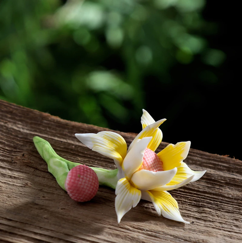 Ceramic incense stick flower shape incense stick pattern line pattern ceramic incense holder home decoration ornaments
Ceramic incense stick flower shape incense stick pattern line pattern ceramic incense holder home decoration ornaments
