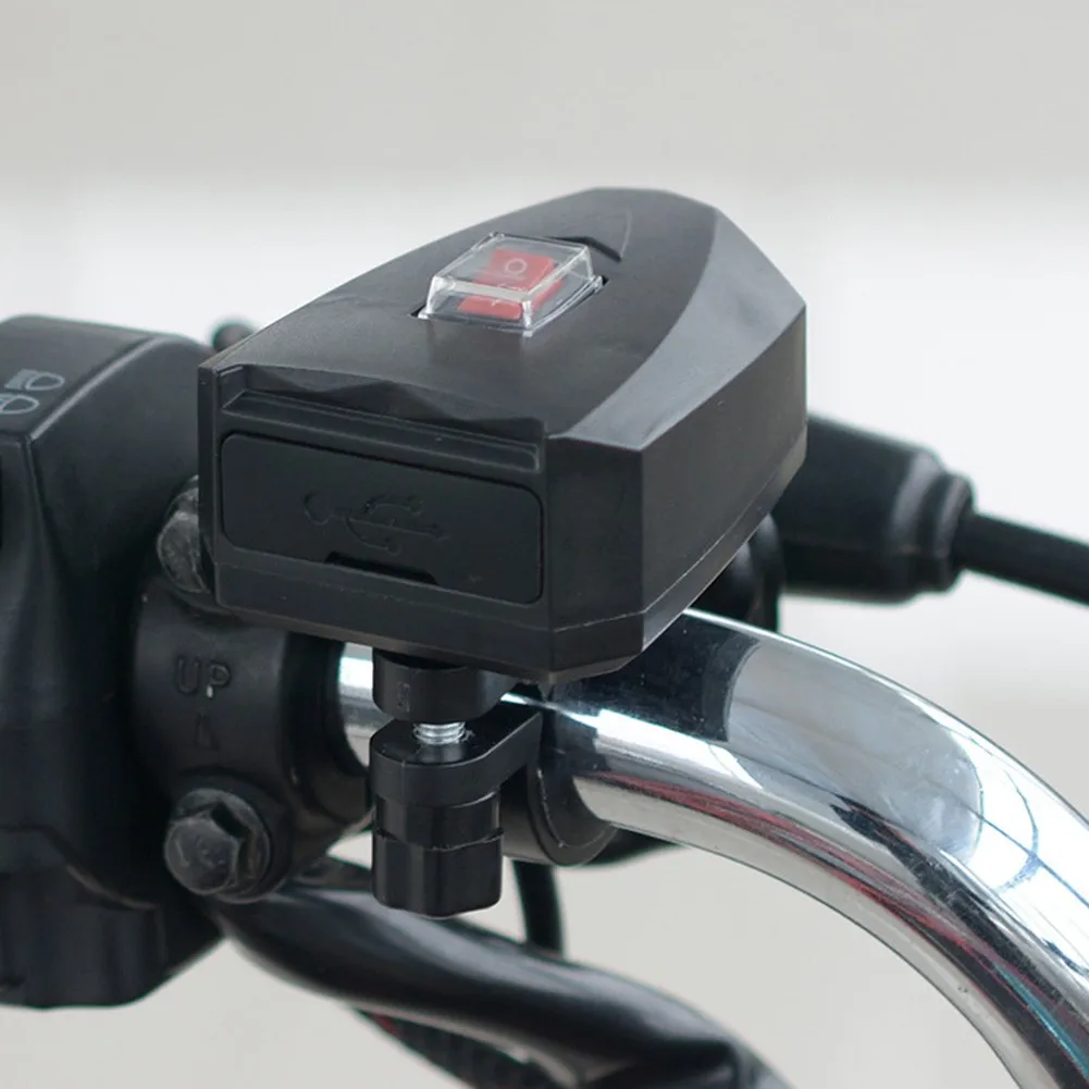 Electric Bicycle USB Power Charger Adapter For 22-25mm Handlebar Waterproof Ebike Phone Charger With Switch 10-80V To 5V2.4A
Electric Bicycle USB Power Charger Adapter For 22-25mm Handlebar Waterproof Ebike Phone Charger With Switch 10-80V To 5V2.4A
