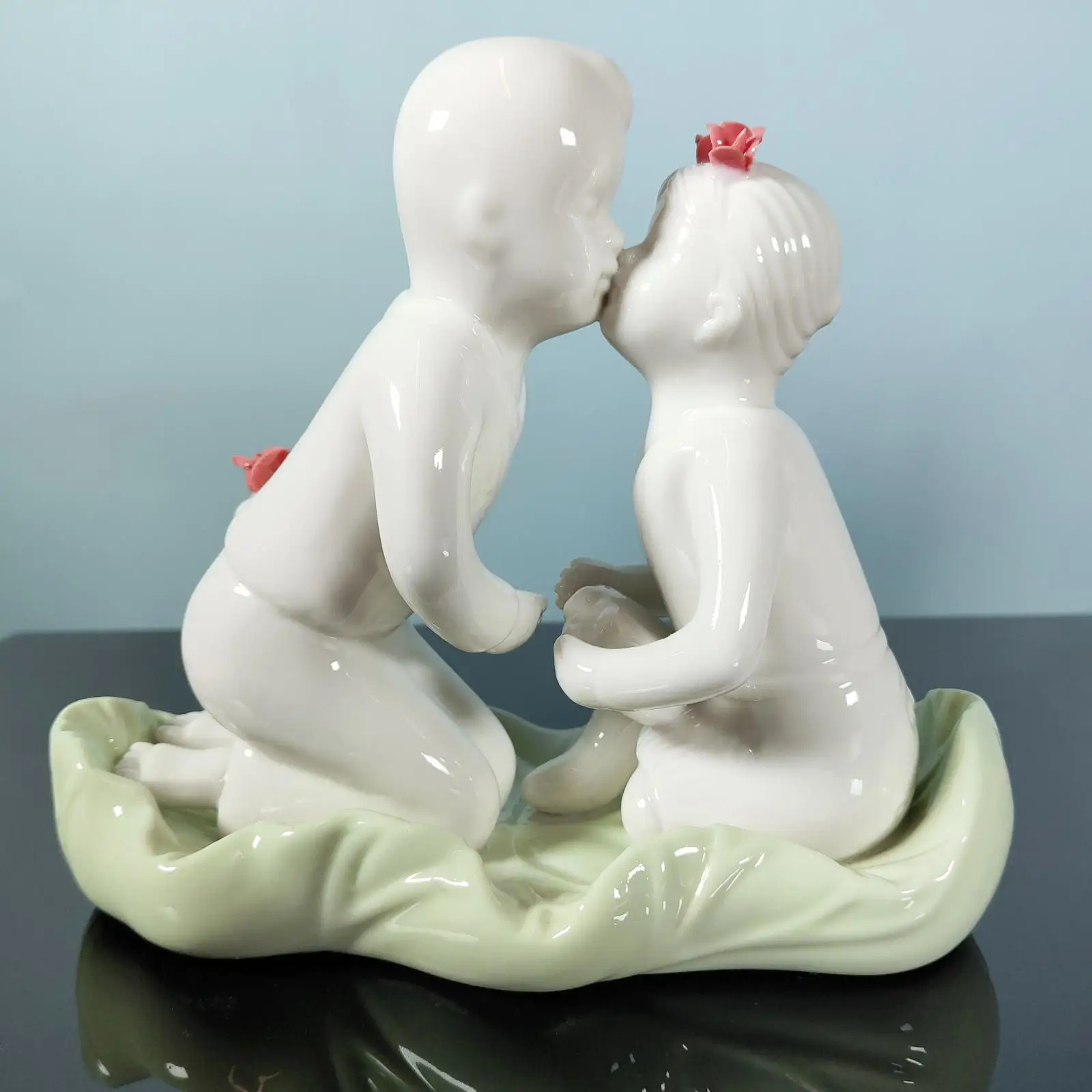 Love Themed Ceramic Statue Figurines Home Shelf Bedroom Tabletop Kissing Couple Lover Romantic Abstract Sculpture Standing Decor
Love Themed Ceramic Statue Figurines Home Shelf Bedroom Tabletop Kissing Couple Lover Romantic Abstract Sculpture Standing Decor