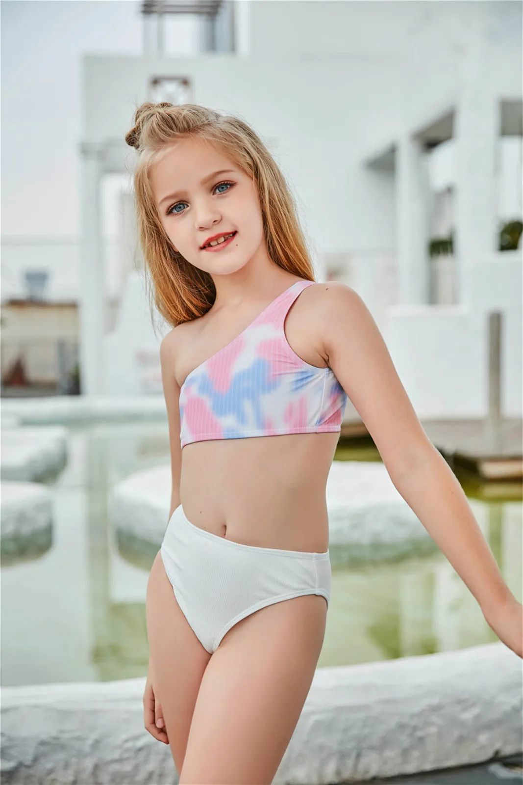 Summer children girls gradient contrast color tie-dye printed swimsuit bow sweet and cute children's swimwear
Summer children girls gradient contrast color tie-dye printed swimsuit bow sweet and cute children's swimwear