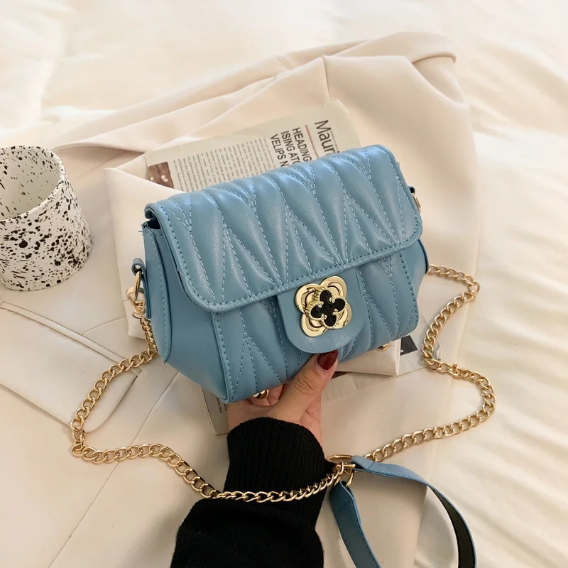 Star Same Style Black Chain Shoulder Bag Flower Button Exquisite Messenger Bag Retro Casual PU Shopping Bag Women's Bag 2021
Star Same Style Black Chain Shoulder Bag Flower Button Exquisite Messenger Bag Retro Casual PU Shopping Bag Women's Bag 2021