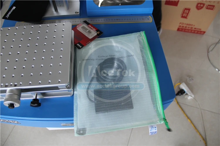 Factory direct 30W Raycus fiber laser metal marking machine mini laser engraving machine for aluminum gold, silver and copper
Factory direct 30W Raycus fiber laser metal marking machine mini laser engraving machine for aluminum gold, silver and copper