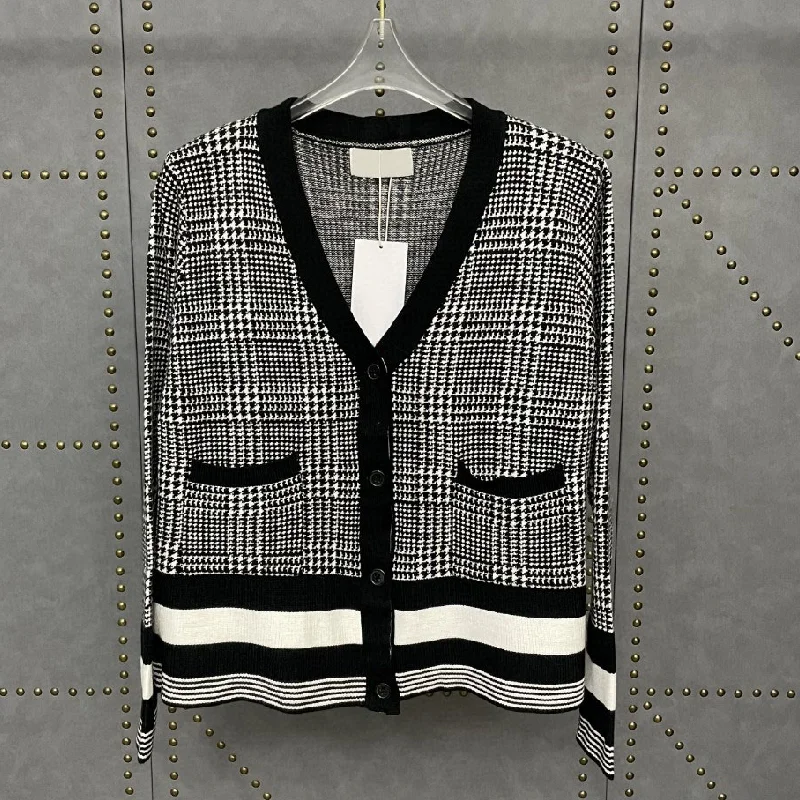 2021Luxury DesignWomen's new knitted cardigan classic thousand bird check V-Neck long sleeve hem thread closure knitted cardigan
2021Luxury DesignWomen's new knitted cardigan classic thousand bird check V-Neck long sleeve hem thread closure knitted cardigan
