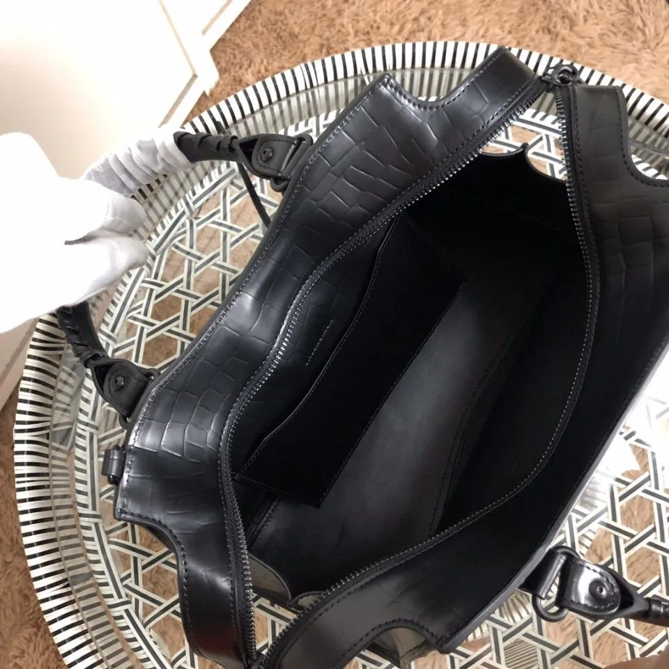 The New Classic Fashion Women's Inclined Shoulder Bag In 2021 Is Made Of Leather, Showing The Unique Charm Of Women
The New Classic Fashion Women's Inclined Shoulder Bag In 2021 Is Made Of Leather, Showing The Unique Charm Of Women