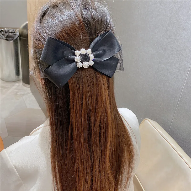 2021 New Simple Girl Hair Clips Black Imitation Pearls Fabric Lace Bow Hair Claws for Women Ladies Fashion Hair Accessories
2021 New Simple Girl Hair Clips Black Imitation Pearls Fabric Lace Bow Hair Claws for Women Ladies Fashion Hair Accessories