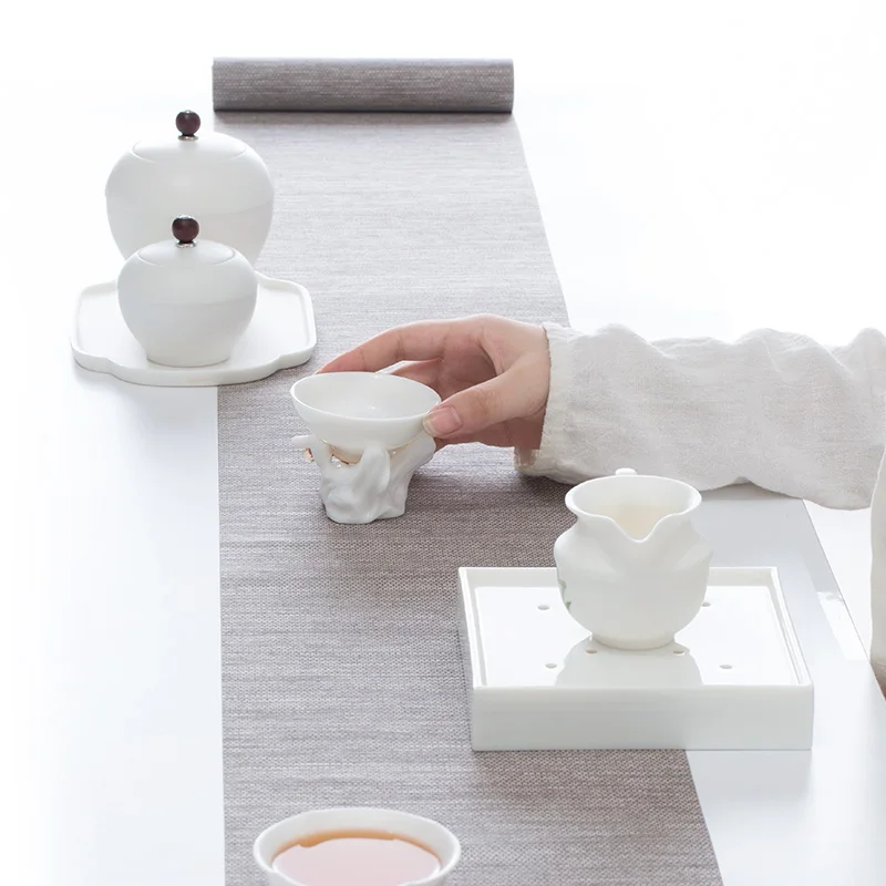 

Dehua White Porcelain Tea Strainer Ceramic Tea Filter Creative Infusers for Teacup Chinese Kung Fu Tea Set Tea Ceremony Teaware