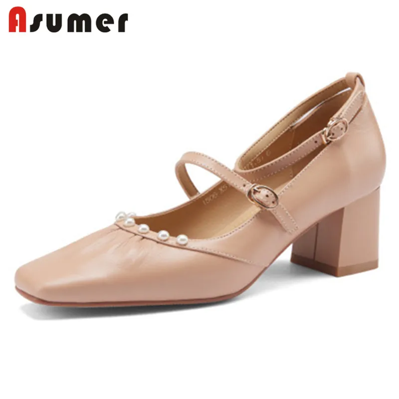 Женские туфли-лодочки Asumer, из натуральной кожи, с квадратным носком, с жемчужной пряжкой, со складками, на толстом каблуке, 2021
Женские туфли-лодочки Asumer, из натуральной кожи, с квадратным носком, с жемчужной пряжкой, со складками, на толстом каблуке, 2021