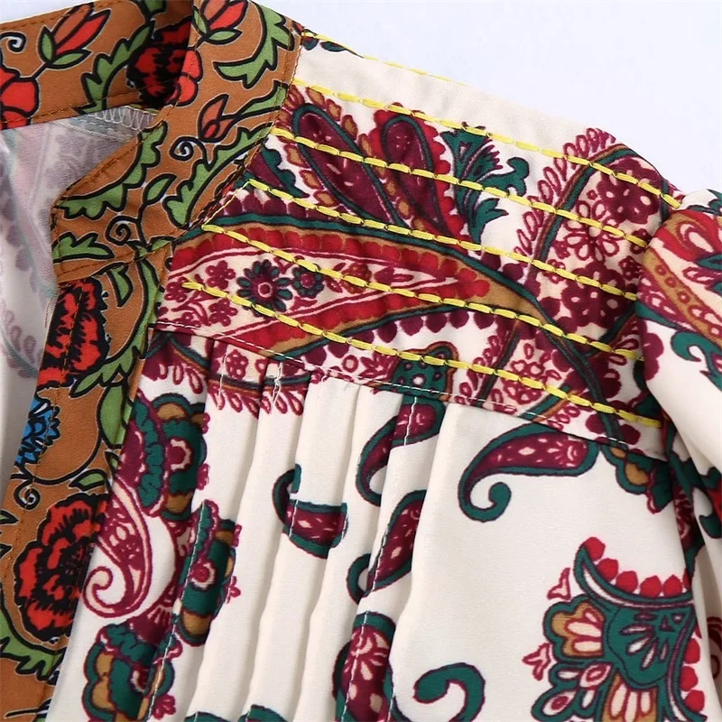 MESTTRAF Women 2021 Fashion Paisley Print V-neck Button-up Blouses Vintage Long Sleeve Loose Female Shirts Streetwear
MESTTRAF Women 2021 Fashion Paisley Print V-neck Button-up Blouses Vintage Long Sleeve Loose Female Shirts Streetwear