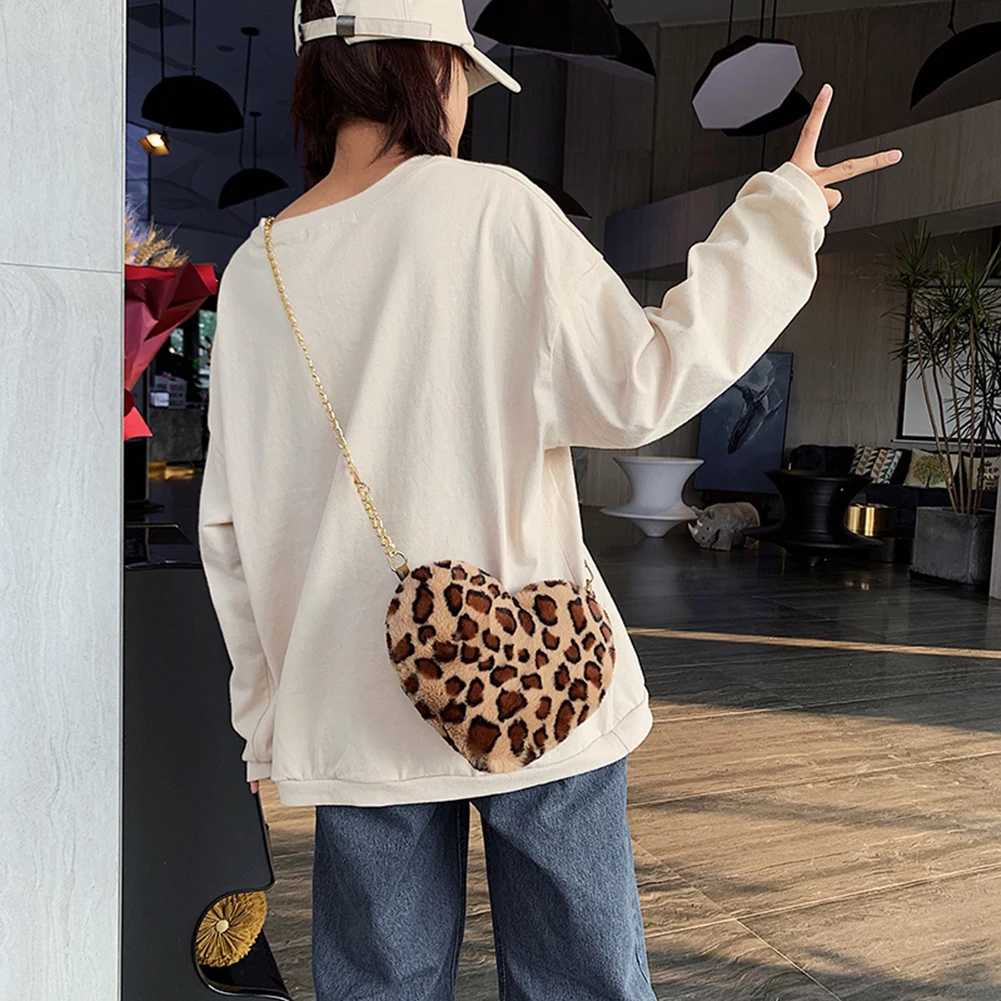 Love Heart Shaped Messenger Bag Women Girl Plush Soft Chain Money Purse Handbag Autumn Winter Small Shoulder Mobile Phone Pouch
Love Heart Shaped Messenger Bag Women Girl Plush Soft Chain Money Purse Handbag Autumn Winter Small Shoulder Mobile Phone Pouch